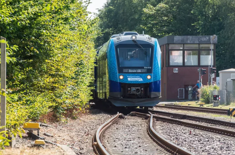 全球首条氢动力列车专线正式投入使用：最高140km/h！