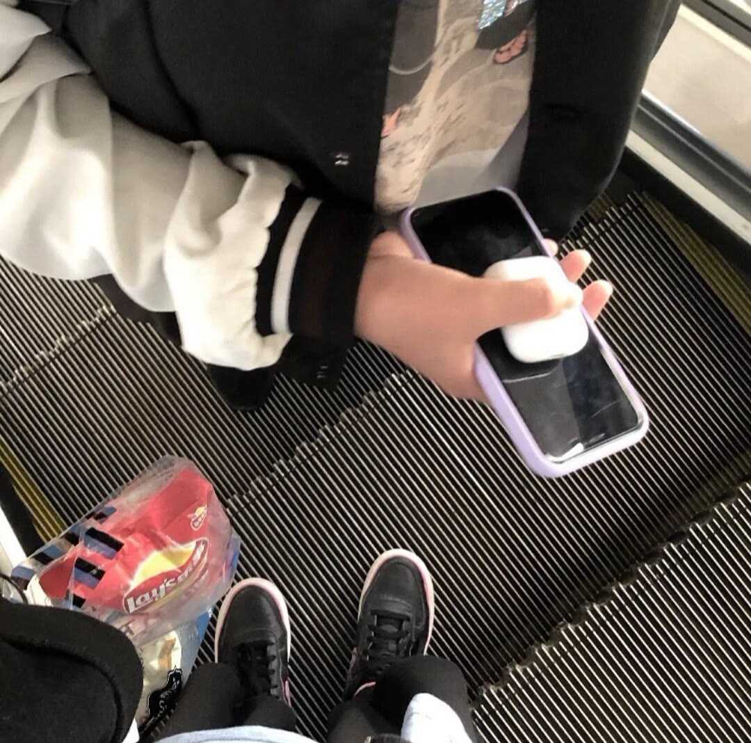 图片[2]-女生部位头像：那就这样吧，手机没油了-萌图百科