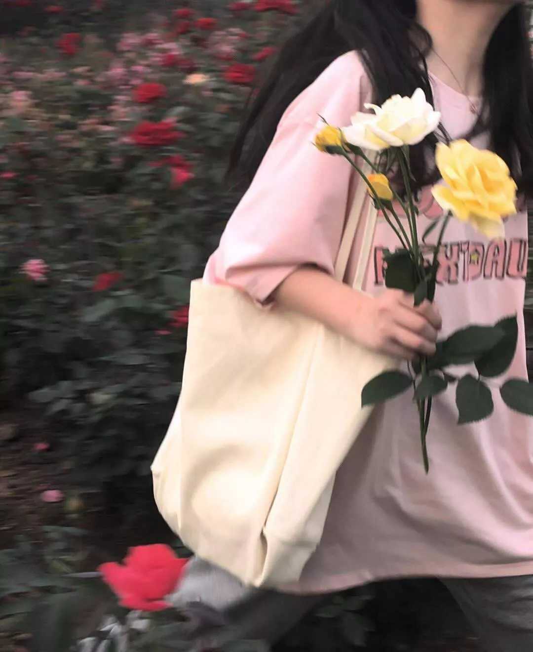 图片[7]-女生捧花头像(36p)-萌图百科