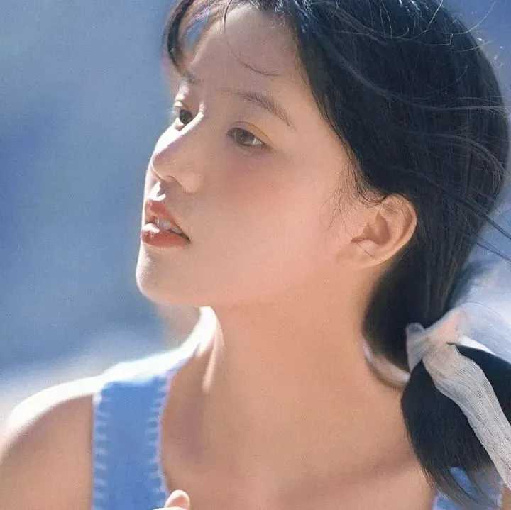 图片[7]-冷色调女生头像-萌图百科