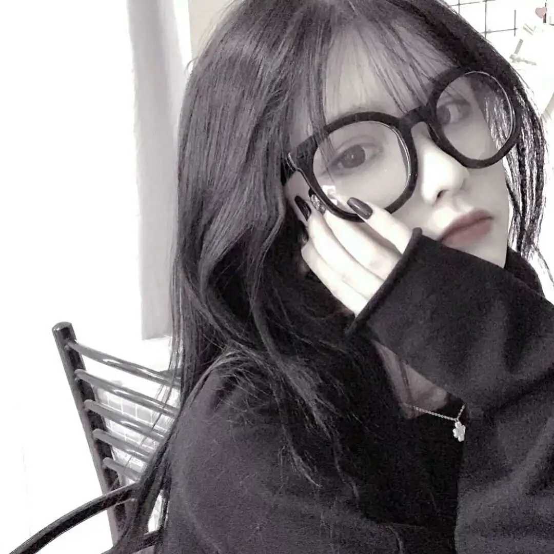 图片[11]-眼镜控女生头像-萌图百科