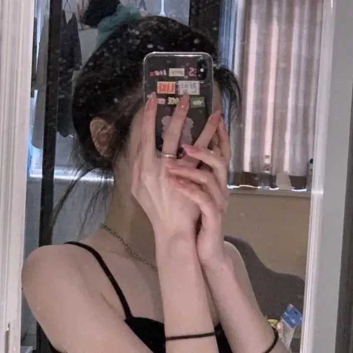 图片[10]-抱猫头像女-萌图百科