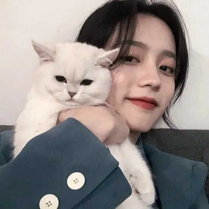 图片[11]-抱猫头像女-萌图百科