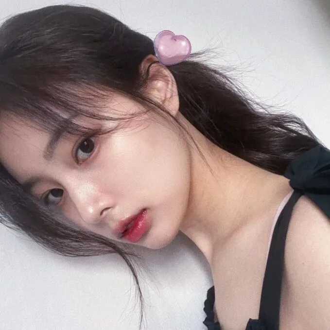 图片[11]-女生头像长发活泼唯美-萌图百科