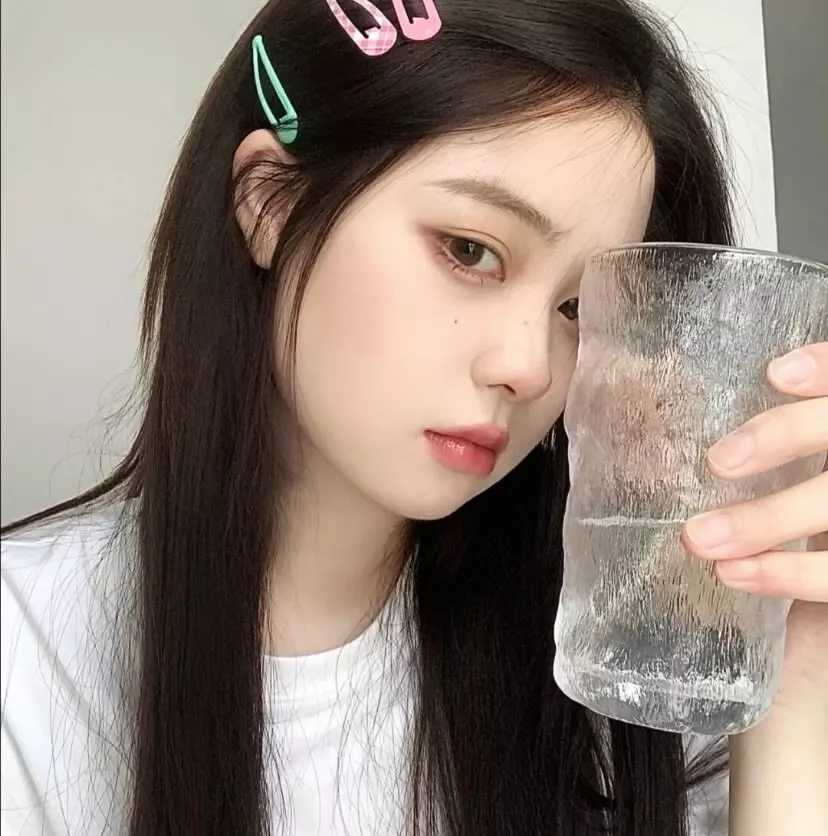 图片[11]-慵懒可爱的女生头像真人-萌图百科