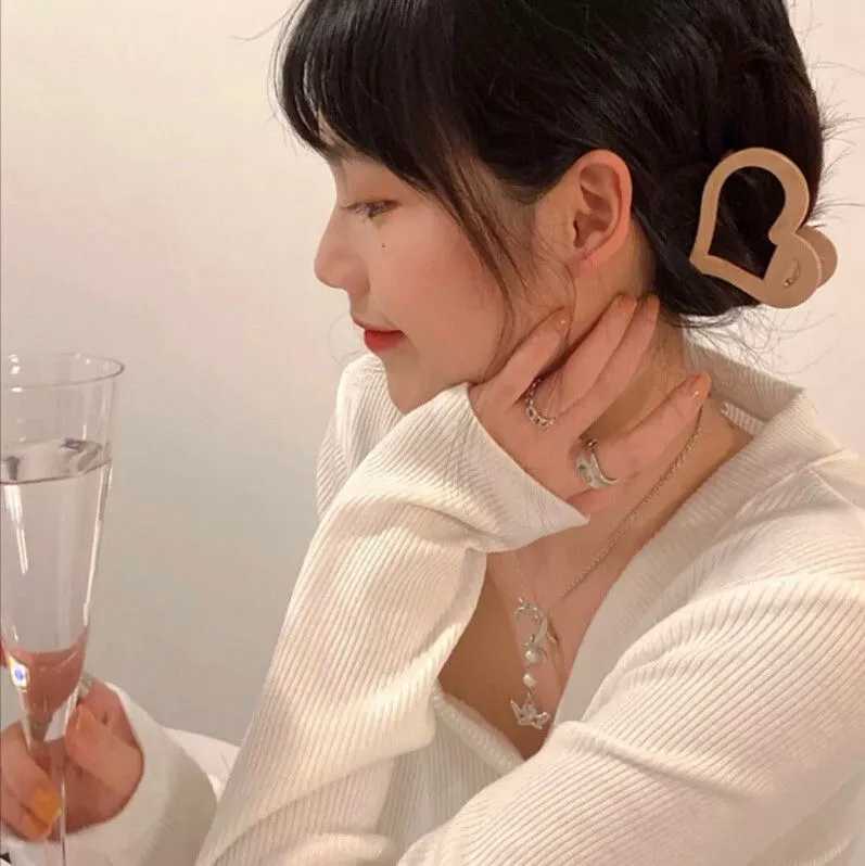 图片[7]-长发可爱女生头像-萌图百科