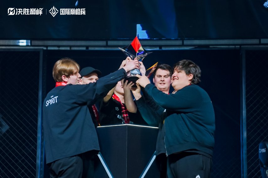 Team Spirit捧杯图.jpg
