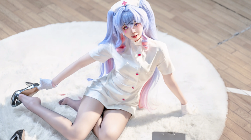 「初音未来《兔子洞》cos：马油黑丝裹丰腴，发光肉肉腿+小蛮腰直击视觉禁区！」-萌图百科