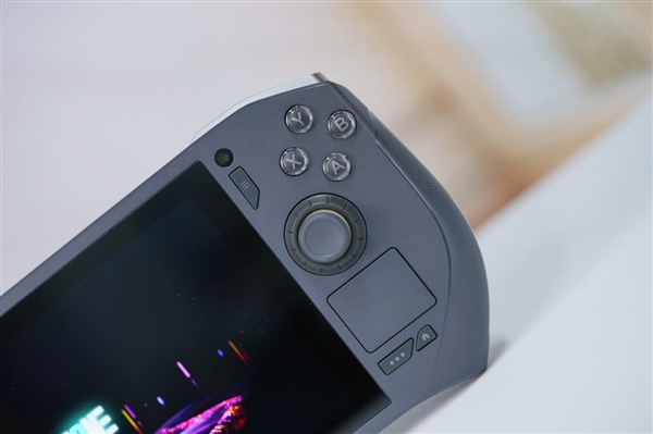 畅玩3A游戏大作！索泰ZONE游戏掌机图赏