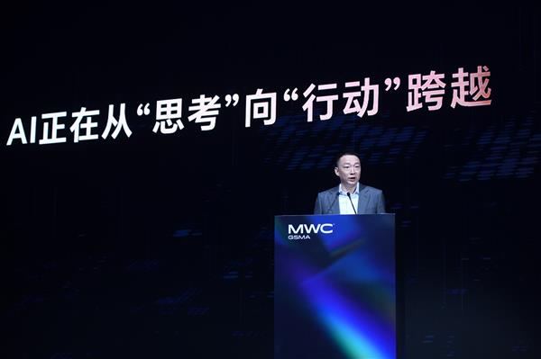 荣耀李健 MWC 上海演讲：AI 竞争焦点正从“模型”转向“落地”-萌图百科