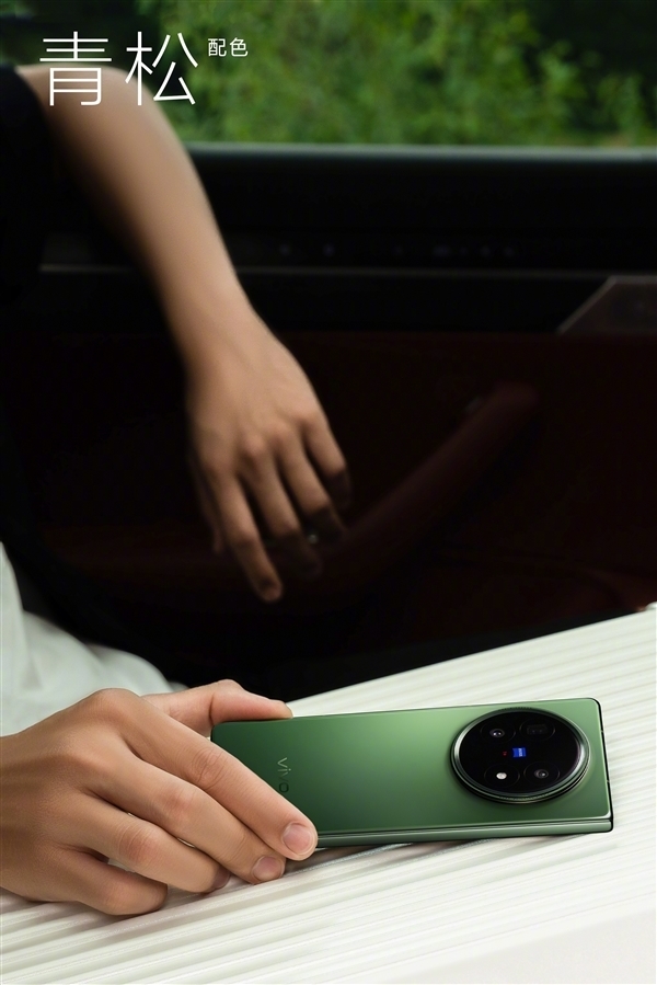 vivo X Fold5重约216克 史上最轻大折叠 电池行业最大