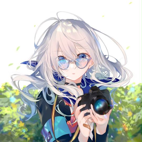人见人爱的戴眼镜的少女Pixiv自截头像图片