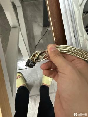 首批受害者出现：RTX 5090D电源接口接连被烧！-萌图百科