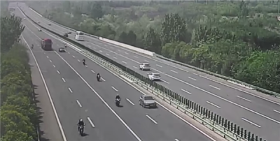 最快超300km/h！7辆摩托车高速上疯狂飙车：骑手驾照全吊销-萌图百科