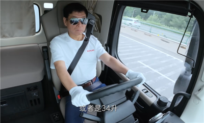 魏建军亲自开长城重卡半挂运货：全车1050匹马力 油耗仅24L/100km-萌图百科