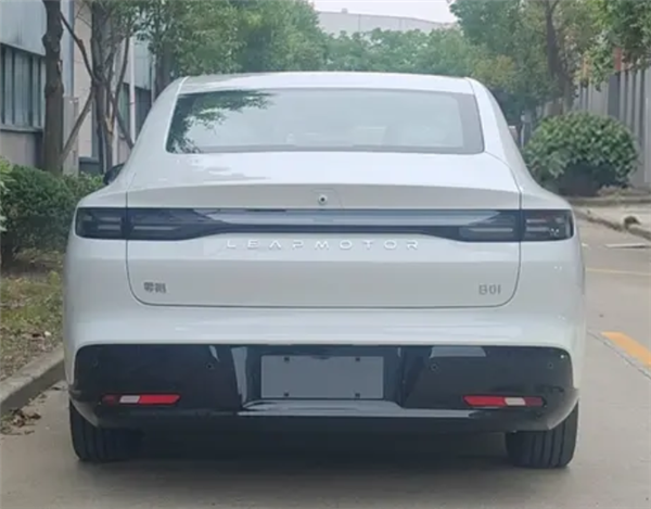 10万级入门家轿！零跑B01新版本曝光：最大功率100千瓦