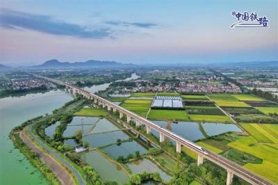 沪昆高铁杭长段成功跑出385公里时速：将常态化按350公里时速运营-萌图百科