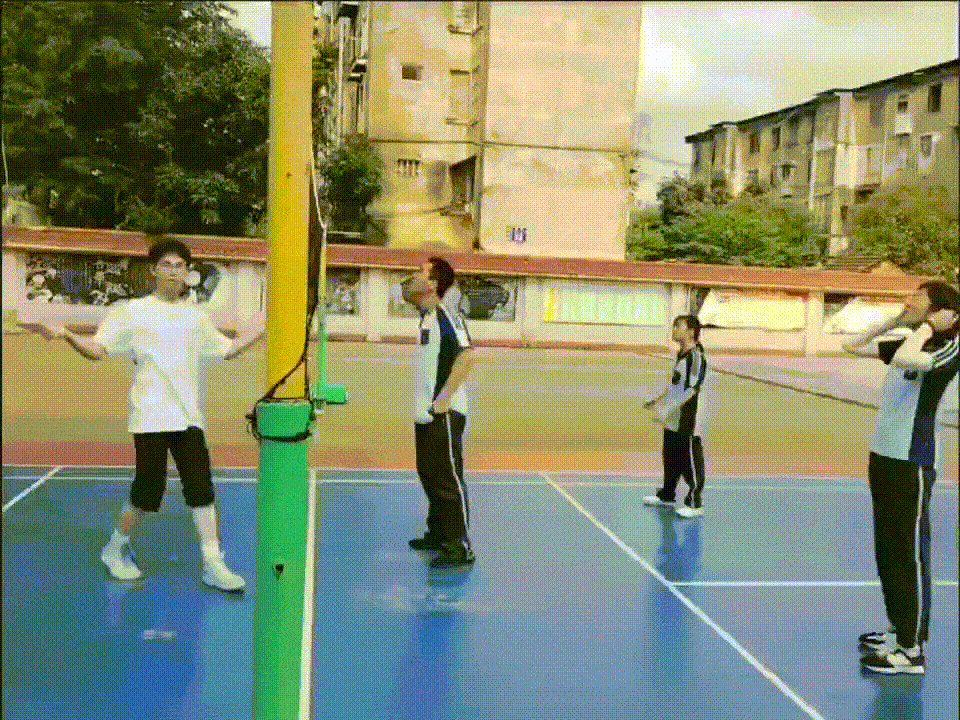 周一内涵囧图云飞系列 美女姿势特别这节目效果不错