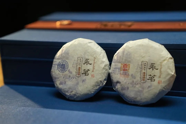 中国式浪漫！复旦建校120周年特别版录取通知书亮相：内含茶砖、自研NFC卡