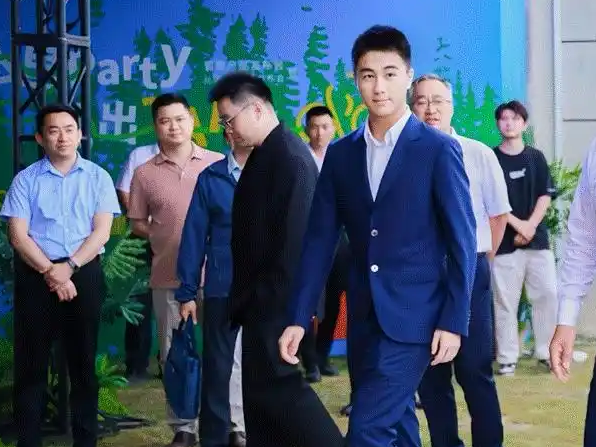 “澳门赌王”之子何猷君收购王思聪旗下公司 ：资产规模超 60 亿元-萌图百科