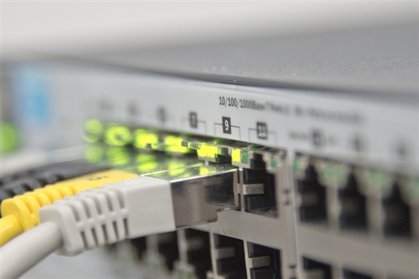 你上下行速度多少！工信部：1000Mbps及以上接入速率的固网宽带接入达2.23亿户-萌图百科