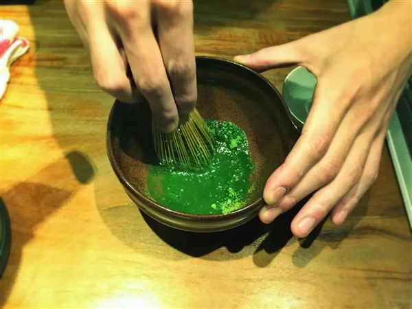 这种饮品全球风靡：但有喝过的人评价“像舔了一口凉席”
