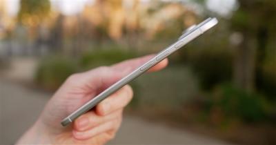 苹果为极致轻薄妥协太多：iPhone 17 Air前摄被迫挪位-萌图百科