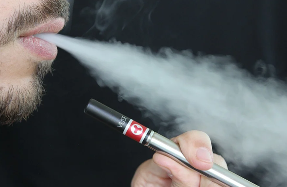 新研究：一次性电子烟比传统香烟毒性更大-萌图百科
