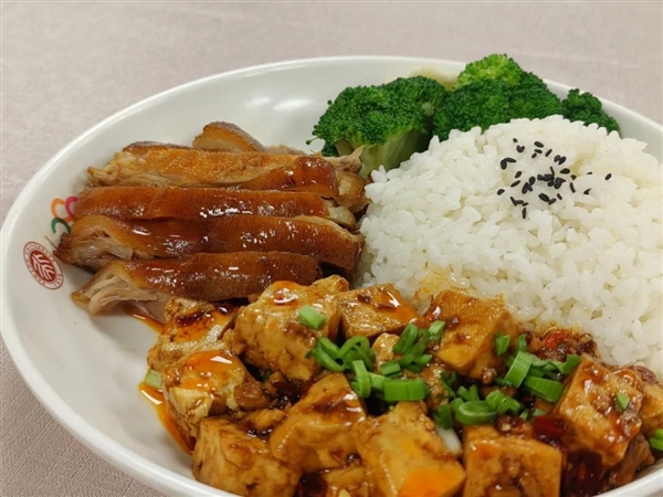 北大食堂推出毕业套餐：鸡翅和鱼只要9.85元