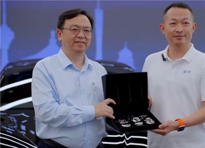 知乎创始人周源成仰望U7车主 王传福亲自交车-萌图百科