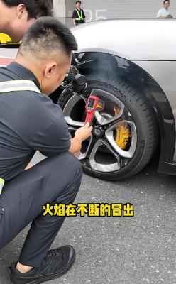 懂车帝小米YU7赛道测试时刹车片起火 小米汽车回应！总结：不会开、没常识-萌图百科