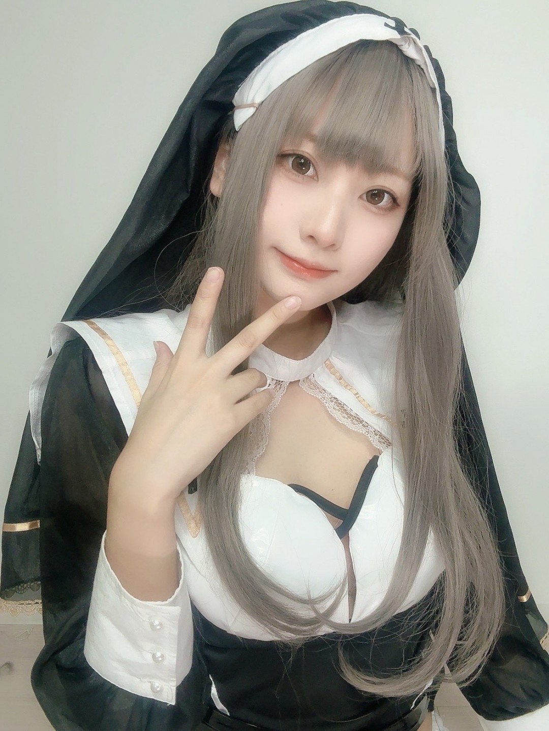国外美女Cos《碧蓝档案》美图赏 可爱妹子很火辣