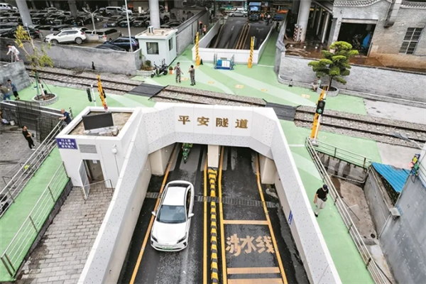 广州网红隧道升级成功 30年驾龄老司机：再也不用担心剐蹭