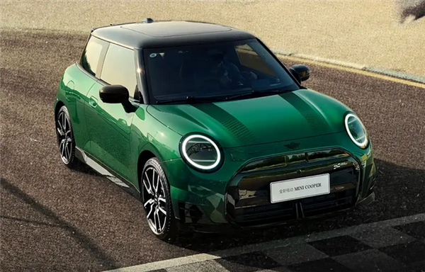 英伦电动小钢炮！MINI COOPER赛车手上市：限时20.98万元-萌图百科