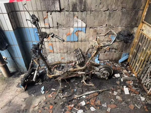 惨剧再现！成都一小区电瓶车楼道飞线充电酿火灾致1死2伤