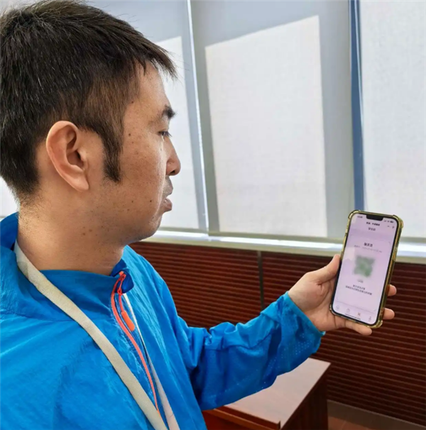 上海首创外卖快递交通安全码：安全守法的“绿码”骑手才能接单-萌图百科