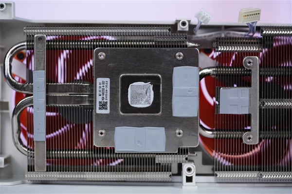 橘白小清新！七彩虹COLORFIRE RTX 5050 MEOW橘影橙DUO OC图赏