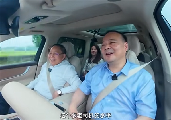 宁德时代董事长曾毓群人生首次体验智驾：给了问界M9-萌图百科