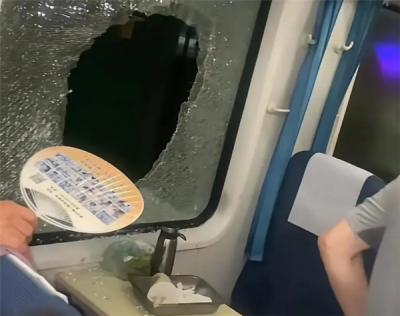 K1373列车停滞乘客砸窗通风 律师：属紧急避险 无需担责-萌图百科