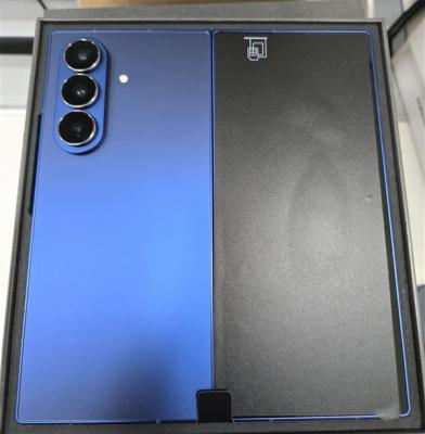 三星史上最薄折叠屏！Galaxy Z Fold7真机首曝：中框跟卡托差不多厚-萌图百科