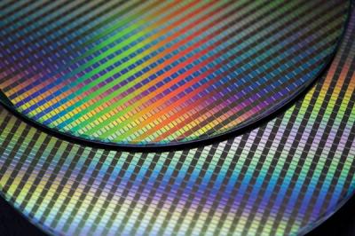 微软自研AI芯片遇挫：转推过渡芯片迎战NVIDIA！-萌图百科