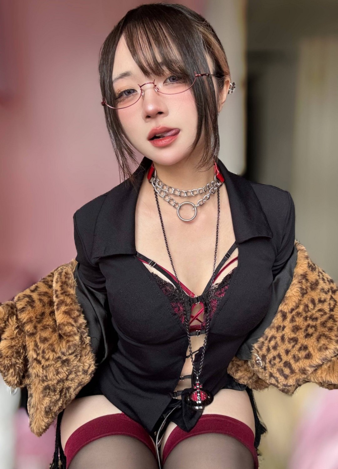 中国香港美女Coser丝美图赏 涩气满满大长腿很顶