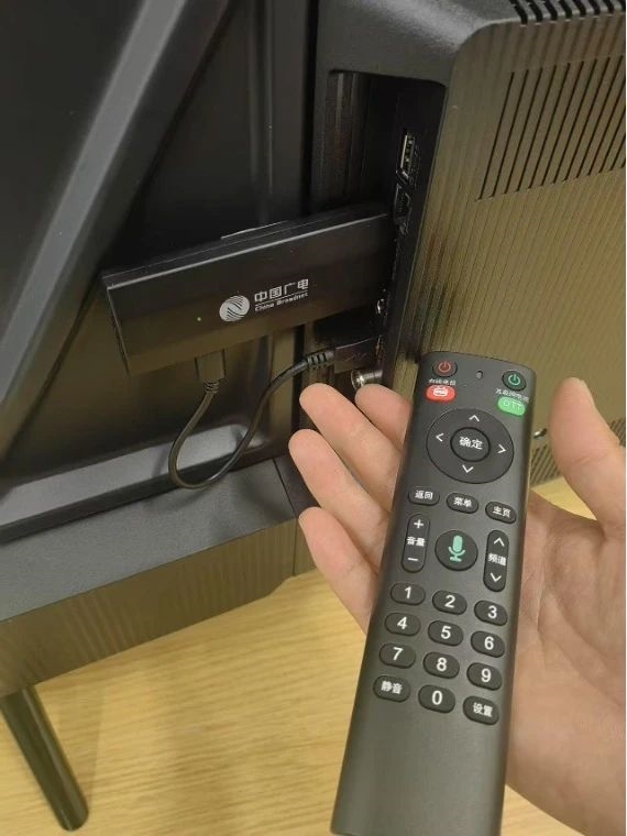 插HDMI即用！国家广电总局：插入式微型机顶盒和通用遥控已可全面普及-萌图百科