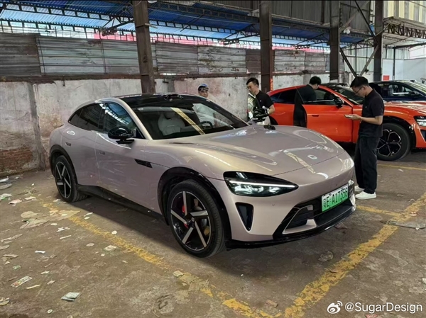 难怪雷军提议换方案！挂绿牌的小米YU7实车曝光：感受下-萌图百科
