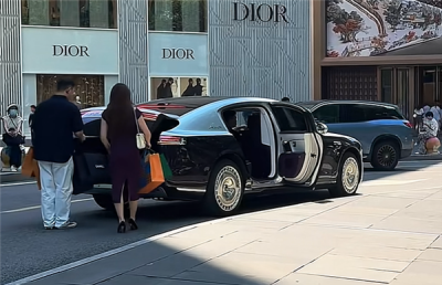 网友偶遇尊界S800实车：配专职司机、隔空关门太优雅-萌图百科