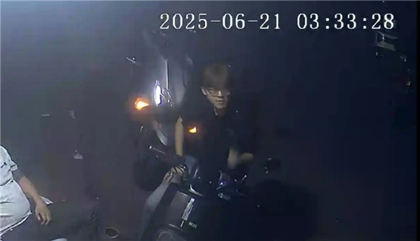 21岁机车少年因意外车祸离世引热议 网友感慨：应继续禁摩 否则事故更多-萌图百科