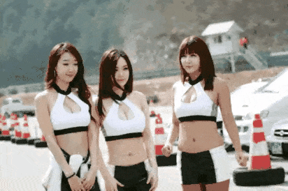 3DM轻松一刻第1498期 美女穿这种鞋子这么复杂