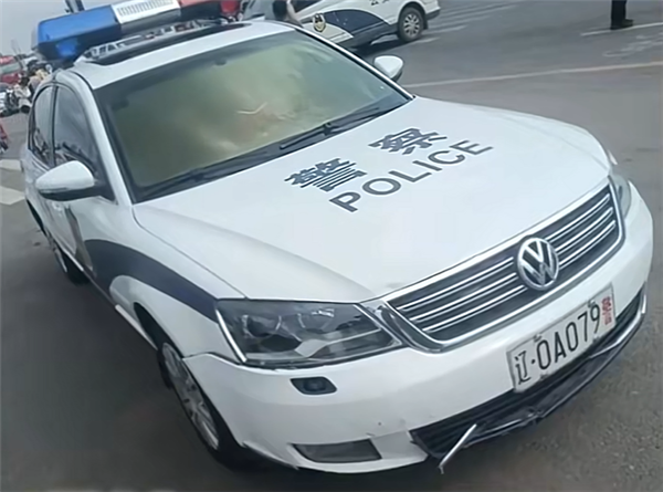吃了豹子胆！沈阳一男子将私家车改装为警车：后果很“刑”