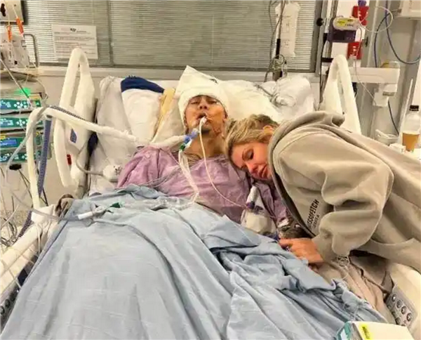 澳洲男生庆祝与女友同居 后空翻身亡：后脑勺直接撞地板 网友直呼太可惜-萌图百科