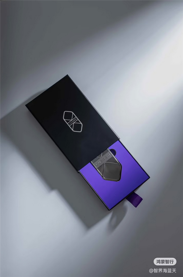 纯血鸿蒙智行！华为智界车标正式曝光：沿用家族式六边形设计